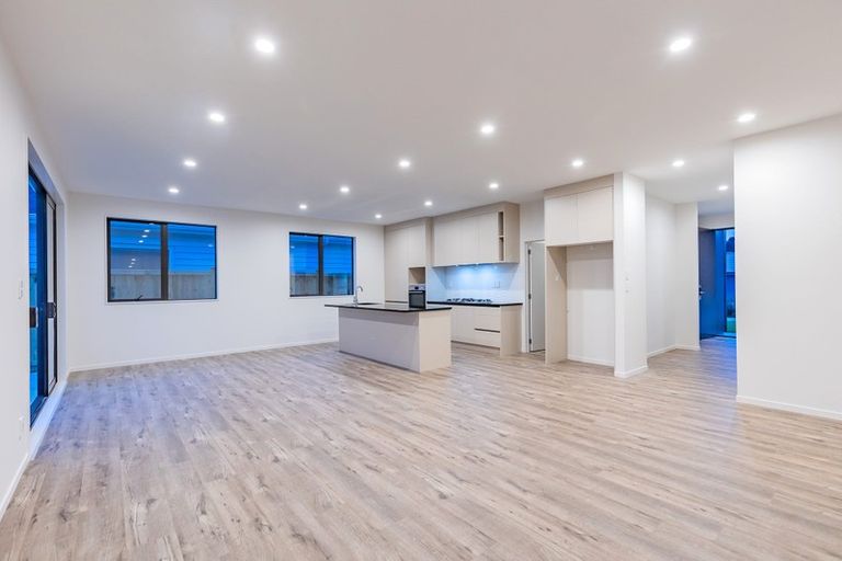 Photo of property in 7 Ropere Street, Kumeu, 0810