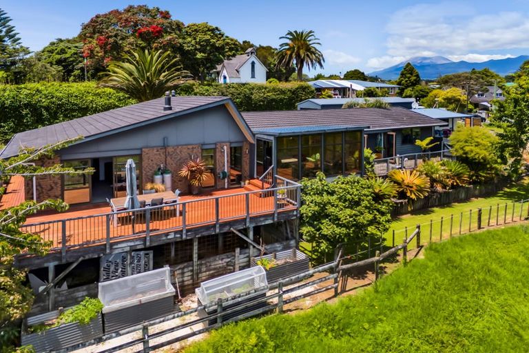 Photo of property in 2 Waireka Road, Omata, New Plymouth, 4374