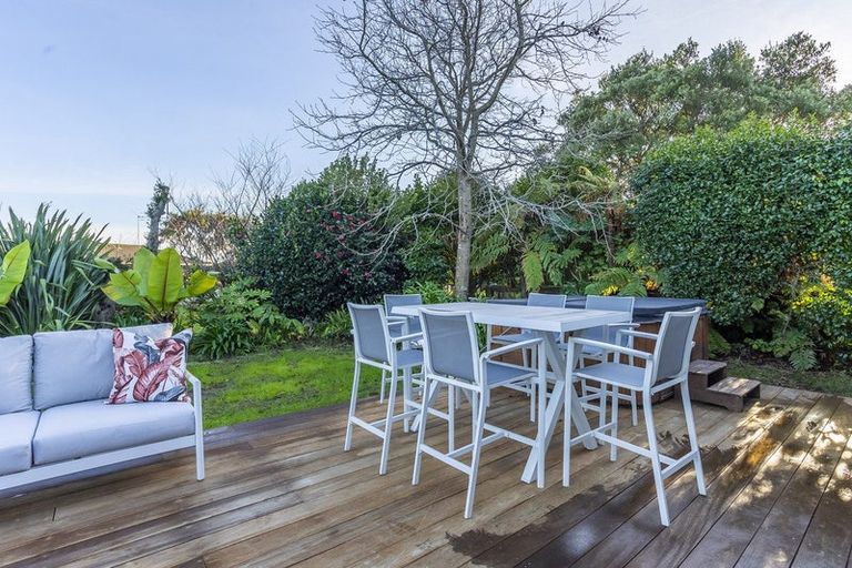 Photo of property in 301 Te Moana Road, Waikanae, 5036