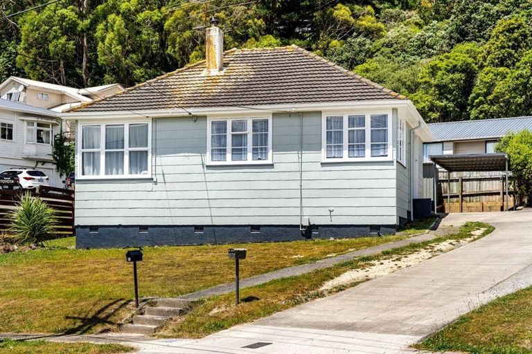 Photo of property in 33 Cleland Crescent, Naenae, Lower Hutt, 5011