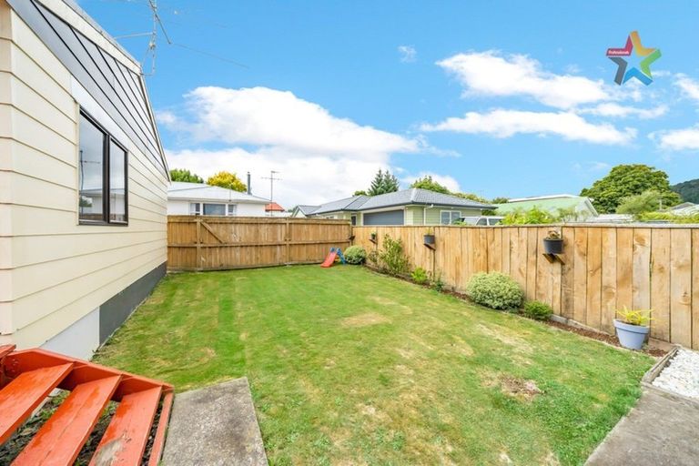 Photo of property in 1/25a Ward Street, Trentham, Upper Hutt, 5018