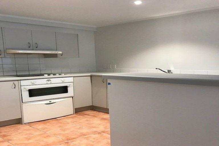 Photo of property in 9a/30 Westward Ho, Glen Eden, Auckland, 0602