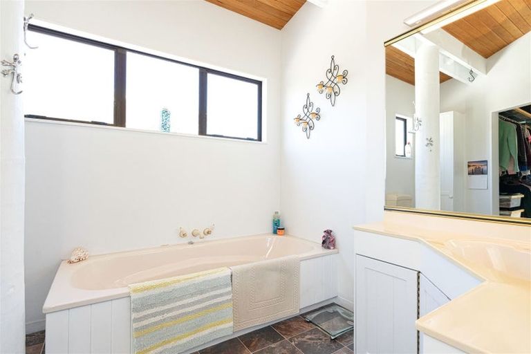 Photo of property in 2 Tahi Road, Paraparaumu Beach, Paraparaumu, 5032