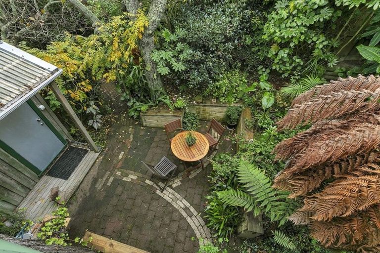 Photo of property in 2/26 Colonial Road, Birkenhead, Auckland, 0626