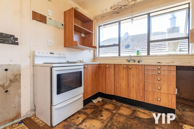 Photo of property in 33 Spenmoor Street, Newlands, Wellington, 6037