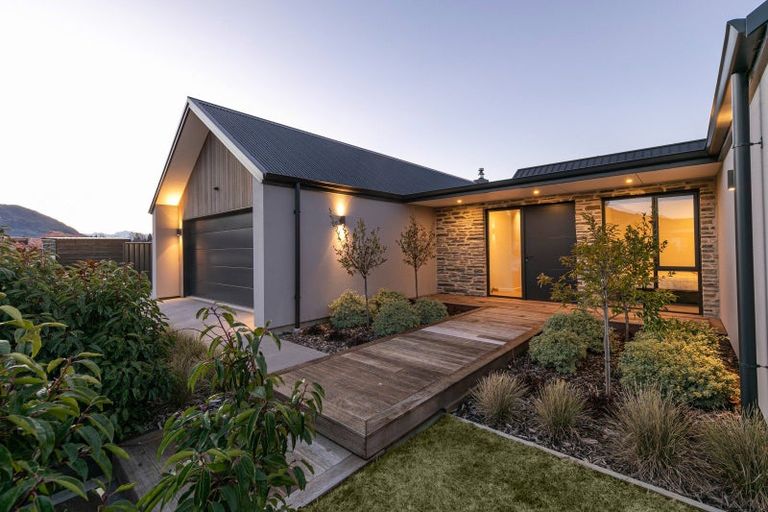 Photo of property in 41 Avalon Station Drive, Wanaka, 9305