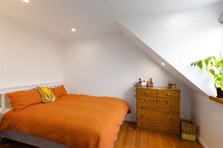 Photo of property in 2 Hobday Lane, Mount Pleasant, Christchurch, 8081