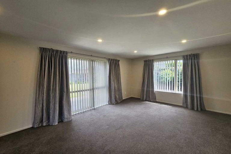 Photo of property in 10 Cyclamen Place, Aidanfield, Christchurch, 8025