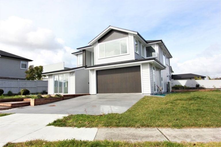 Photo of property in 16 Milano Boulevard, Karaka, Papakura, 2113