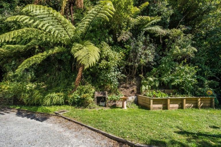 Photo of property in 20 Miromiro Road, Normandale, Lower Hutt, 5010