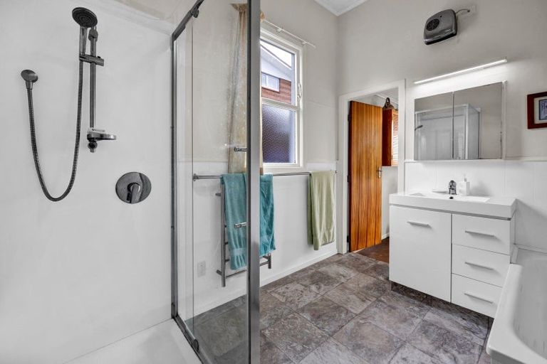 Photo of property in 22 Mills Street, Eltham, 4322