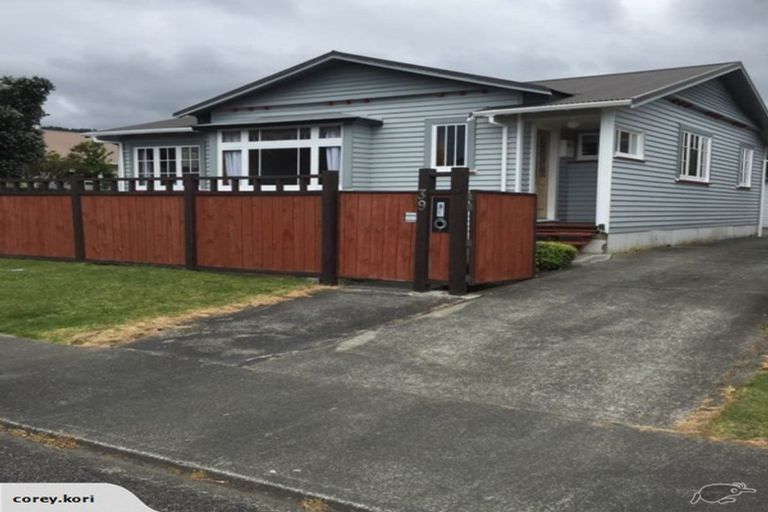 Photo of property in 39 Linwood Drive, Paraparaumu, 5032