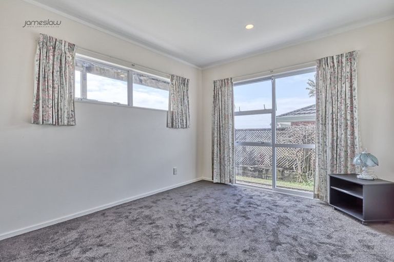 Photo of property in 2/17 Cambric Place, Botany Downs, Auckland, 2010