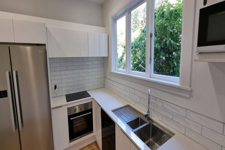 Photo of property in 16 Raroa Road, Kelburn, Wellington, 6012