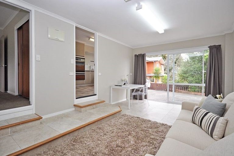 Photo of property in 2/4202a Great North Road, Glendene, Auckland, 0602