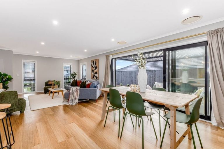 Photo of property in 11 Te Hoiere Street, Aotea, Porirua, 5024