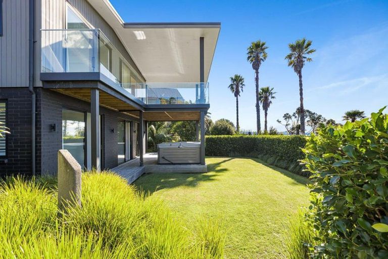 Photo of property in 102 Vipond Road, Stanmore Bay, Whangaparaoa, 0932
