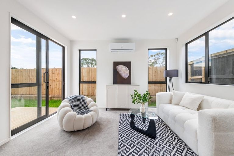 Photo of property in 8/535 Swanson Road, Ranui, Auckland, 0612