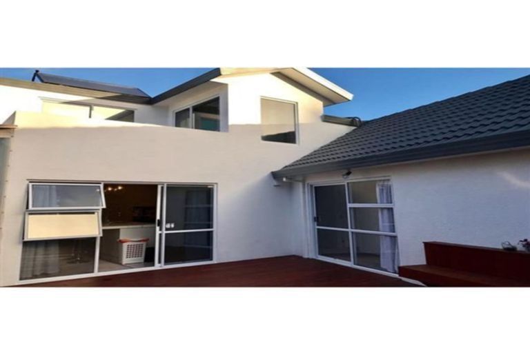 Photo of property in 10 Oakpark Place, West Harbour, Auckland, 0618