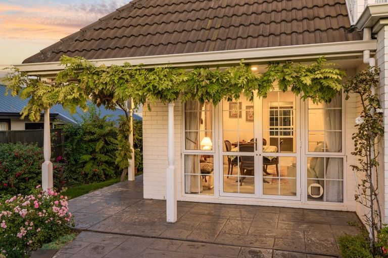 Photo of property in 88 Lake Terrace Road, Burwood, Christchurch, 8061