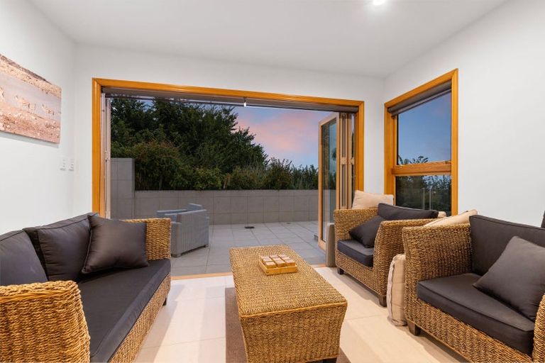 Photo of property in 109 Moncks Spur Road, Redcliffs, Christchurch, 8081