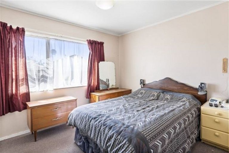 Photo of property in 2/6 Kennington Drive, Clendon Park, Auckland, 2103