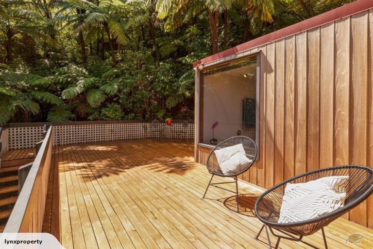 Photo of property in 3 Whiorau Grove, Lowry Bay, Lower Hutt, 5013