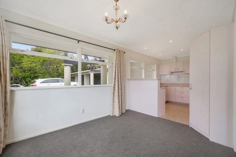 Photo of property in 9 Laingholm Drive, Laingholm, Auckland, 0604