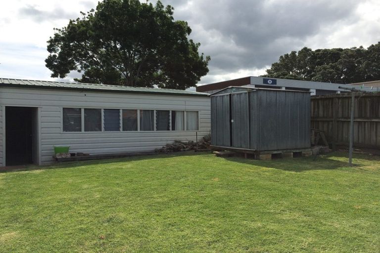 Photo of property in 27 Lisa Rise, Half Moon Bay, Auckland, 2012