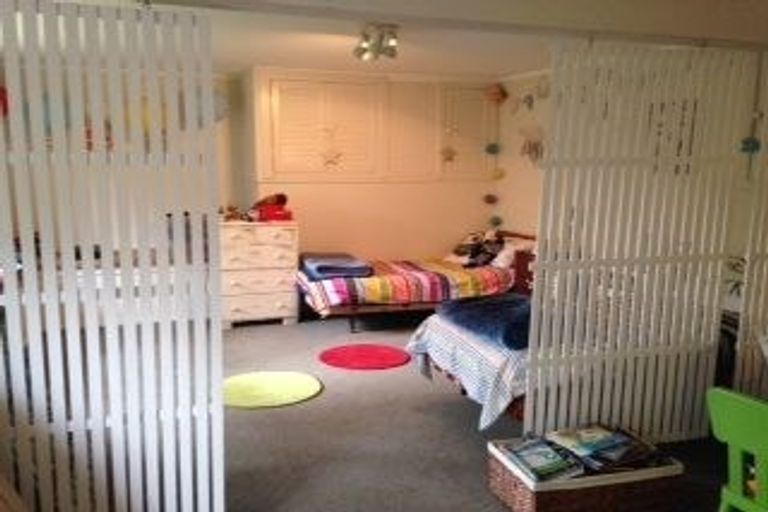 Photo of property in 2/17 Paris Place, Birkenhead, Auckland, 0626