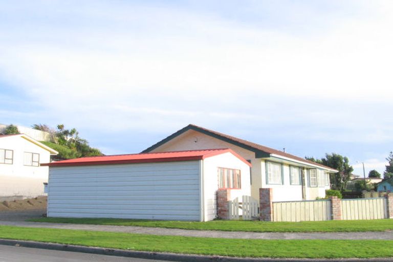 Photo of property in 32 Invercargill Drive, Kelson, Lower Hutt, 5010