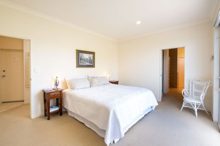 Photo of property in 6 Roslyn Road, Bluff Hill, Napier, 4110