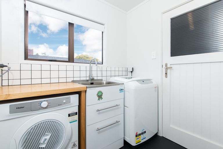 Photo of property in 34 Churchill Avenue, Manurewa, Auckland, 2102