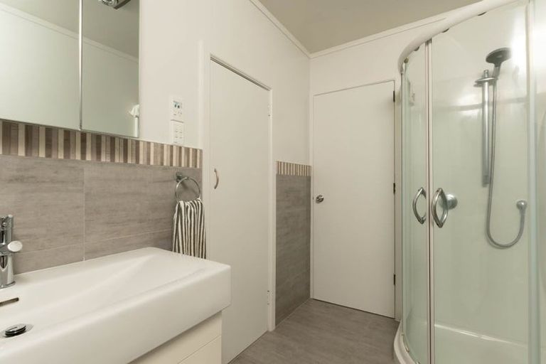 Photo of property in 11a Mizpah Road, Waiake, Auckland, 0630