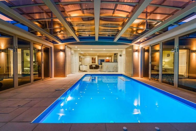 Photo of property in 8 Kawai Rise, Te Atatu Peninsula, Auckland, 0610