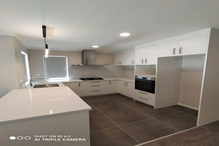 Photo of property in 32 Combat Street, Papakura, 2110