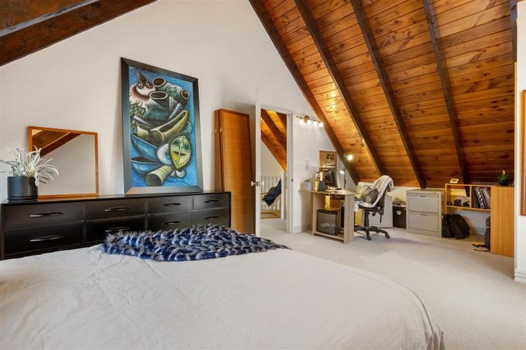 Photo of property in 4 Kitewaho Road, Swanson, Auckland, 0816