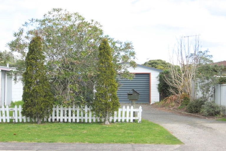 Photo of property in 16 Robinson Road, Whitianga, 3510