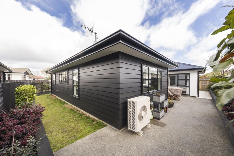 Photo of property in 24a Roberts Line, Kelvin Grove, Palmerston North, 4414
