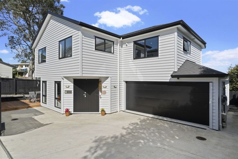 Photo of property in 7a Halcombe Place, Green Bay, Auckland, 0604