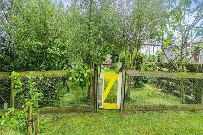 Photo of property in 25 Waitere Street, Marton, 4710