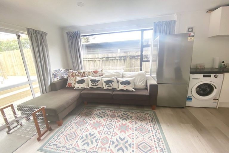 Photo of property in 28 Tamahere Drive, Glenfield, Auckland, 0629