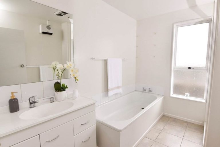 Photo of property in 22 Mckellar Place, Hornby, Christchurch, 8042