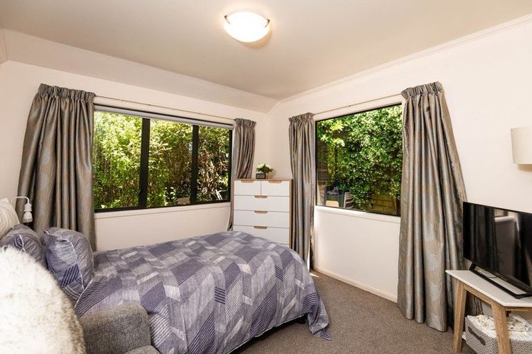 Photo of property in 16 Wantwood Grove, Churton Park, Wellington, 6037