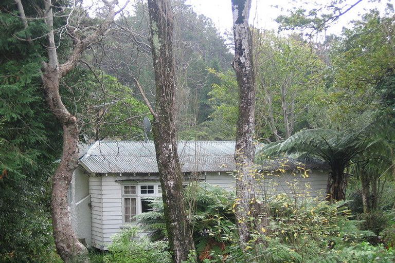 Photo of property in 446-452 Stokes Valley Road, Stokes Valley, Lower Hutt, 5019