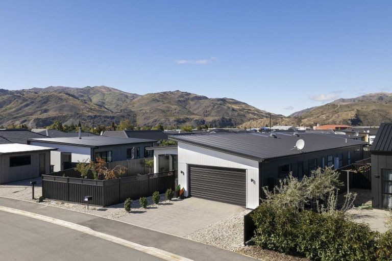 Photo of property in 1 Fraer Street, Cromwell, 9310