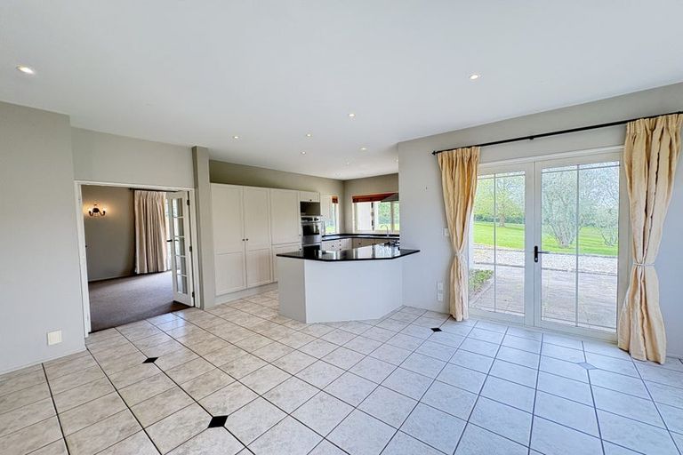 Photo of property in 246 State Highway 16, Kumeu, 0892
