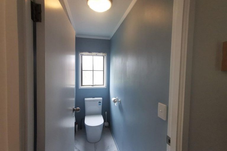 Photo of property in 17 Palmetto Place, Goodwood Heights, Auckland, 2105