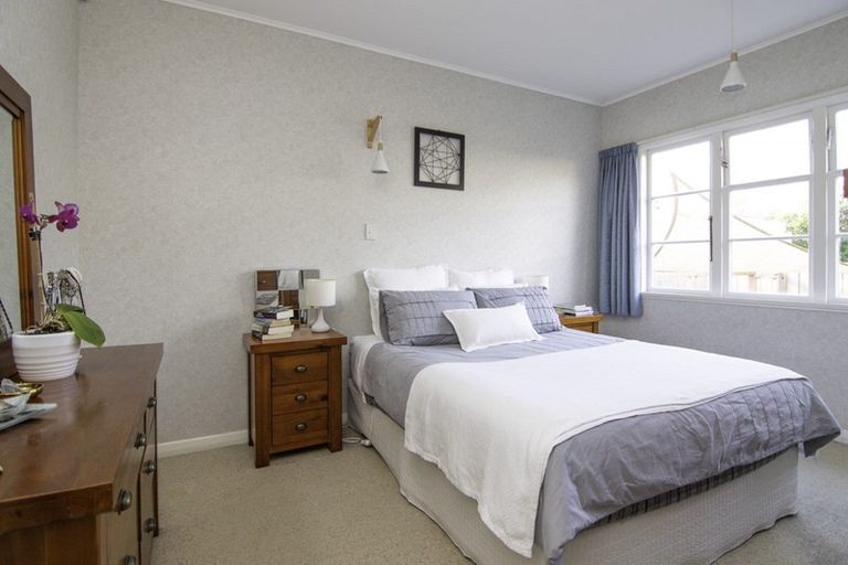 Photo of property in 25 Ihle Street, Terrace End, Palmerston North, 4410