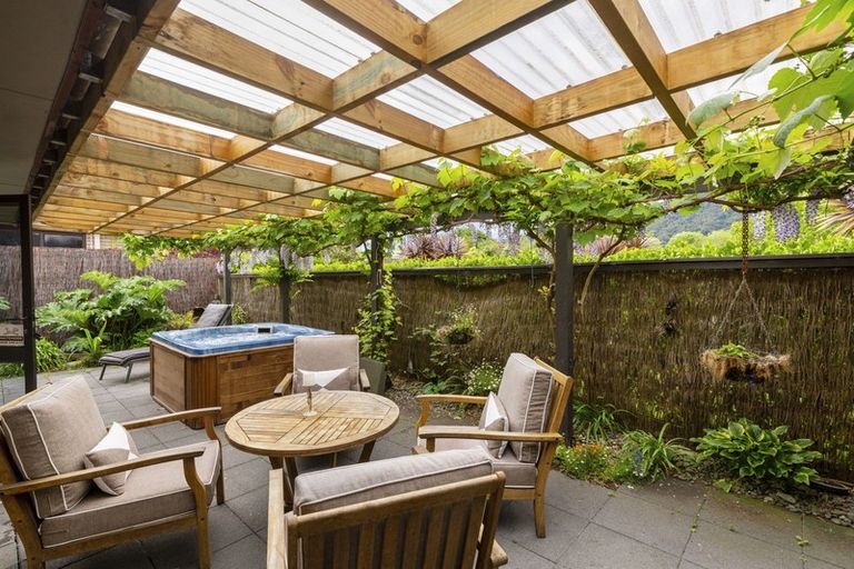 Photo of property in 23 Heaphy Place, Pukehangi, Rotorua, 3015